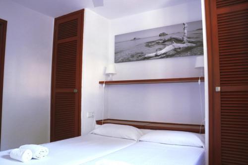 Apartamentos Club Cala Azul Sant Carles de Peralta Exteriér fotografie