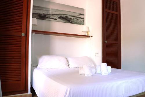 Apartamentos Club Cala Azul Sant Carles de Peralta Exteriér fotografie