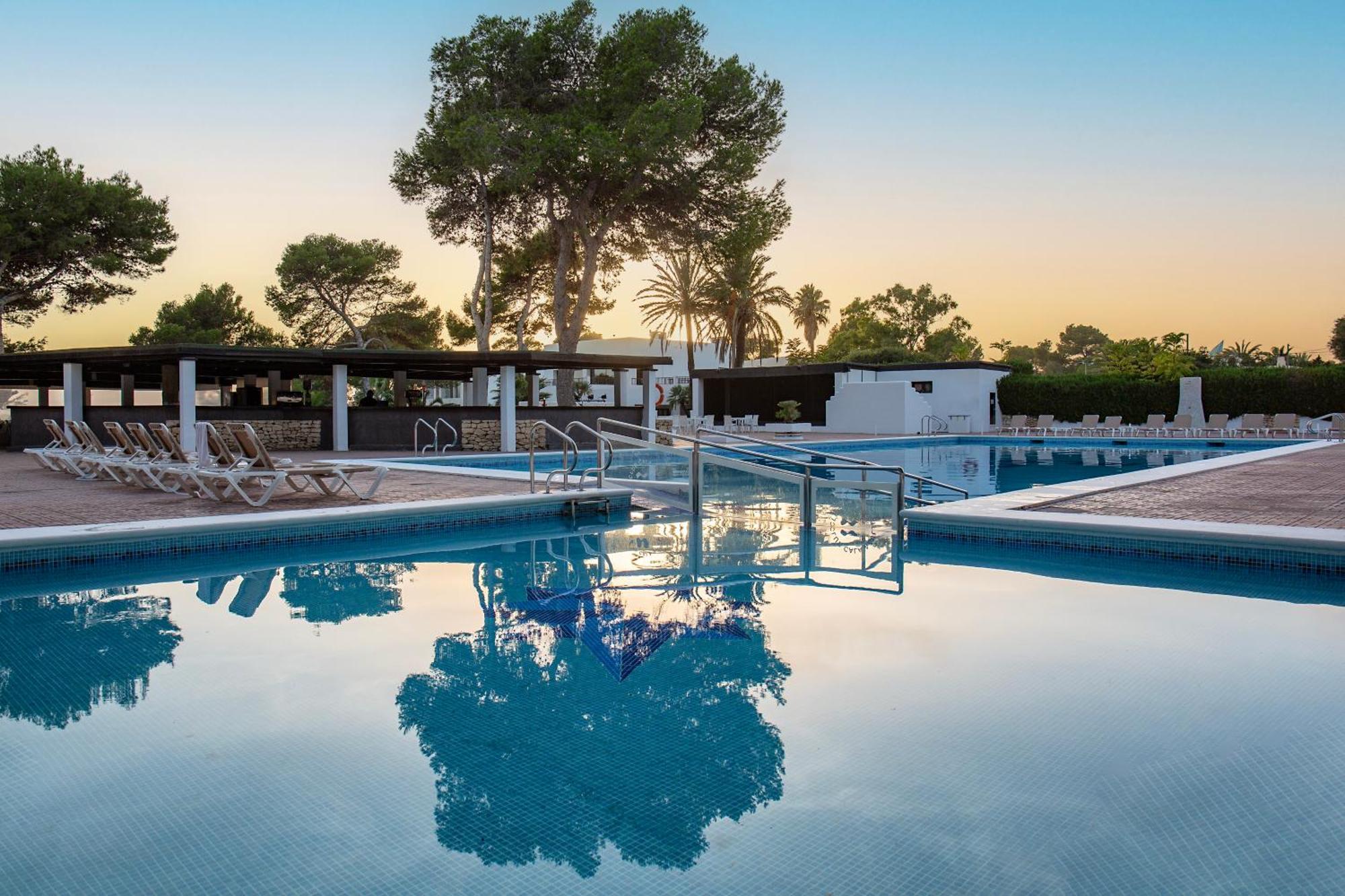 Apartamentos Club Cala Azul Sant Carles de Peralta Exteriér fotografie
